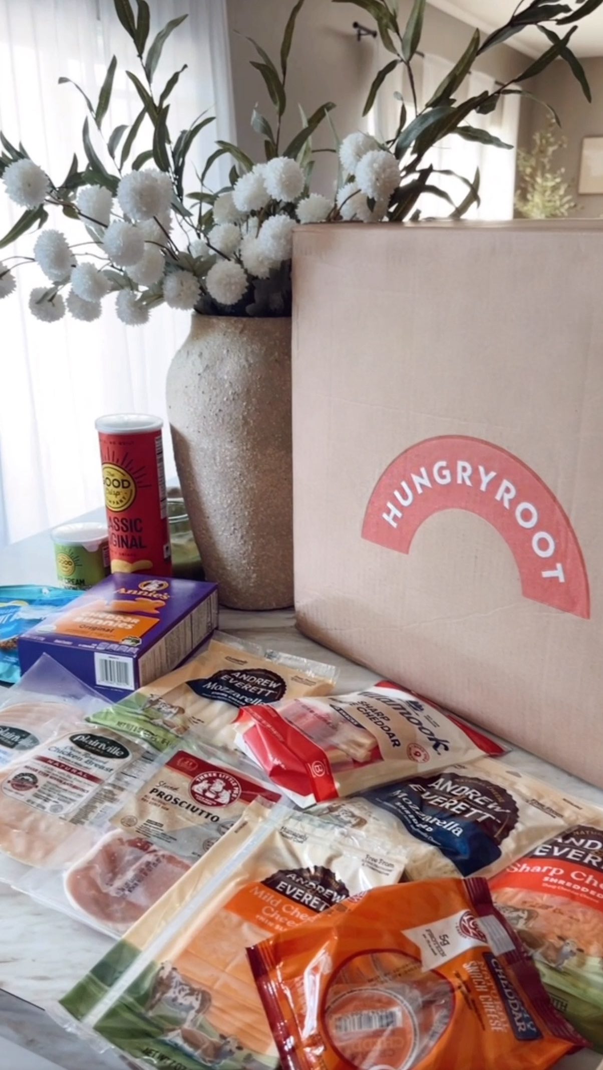 Instagram post by @conteketo for Hungryroot. Caption reads: ✨THE ULTIMATE MOM HACK: @HUNGRYROOT✨ details....
