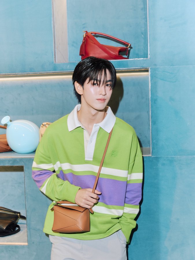 Instagram post by @jinwook.busofficial for LOEWE. Caption reads: [...] of the Puzzle Bag with @loewe today at....