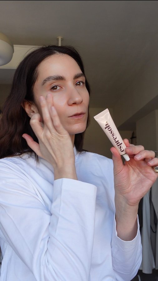 Instagram post by @the__beauty__call for espressoh. Caption reads: [...] Eye Cream + A.B.C Concealer di @espressoh_....