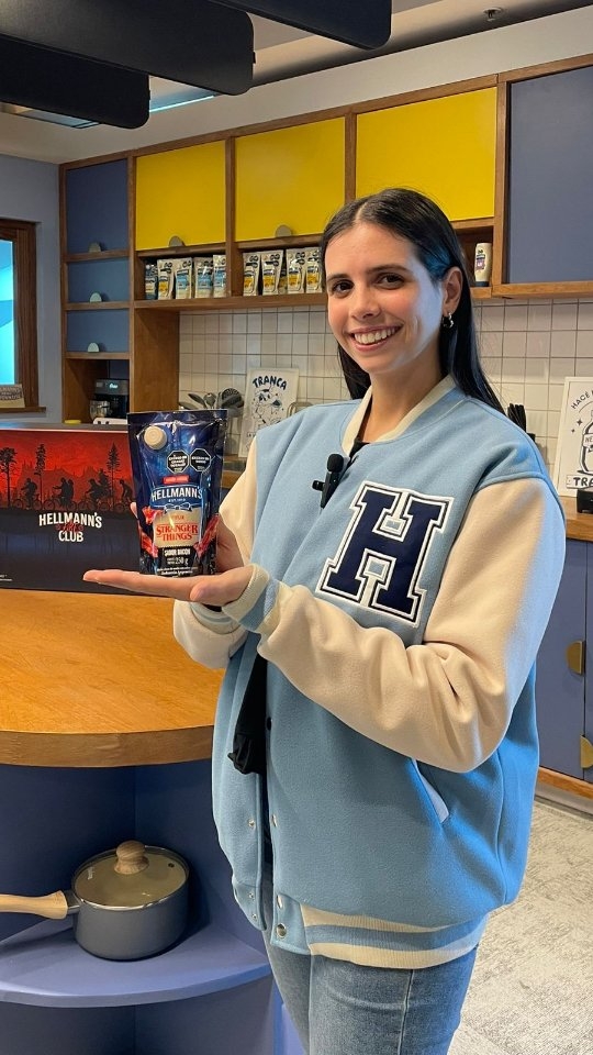 Instagram post by @hellmannsarg for Unilever. Caption reads: 🥓 El sabor que llegó desde el otro lado. Le....