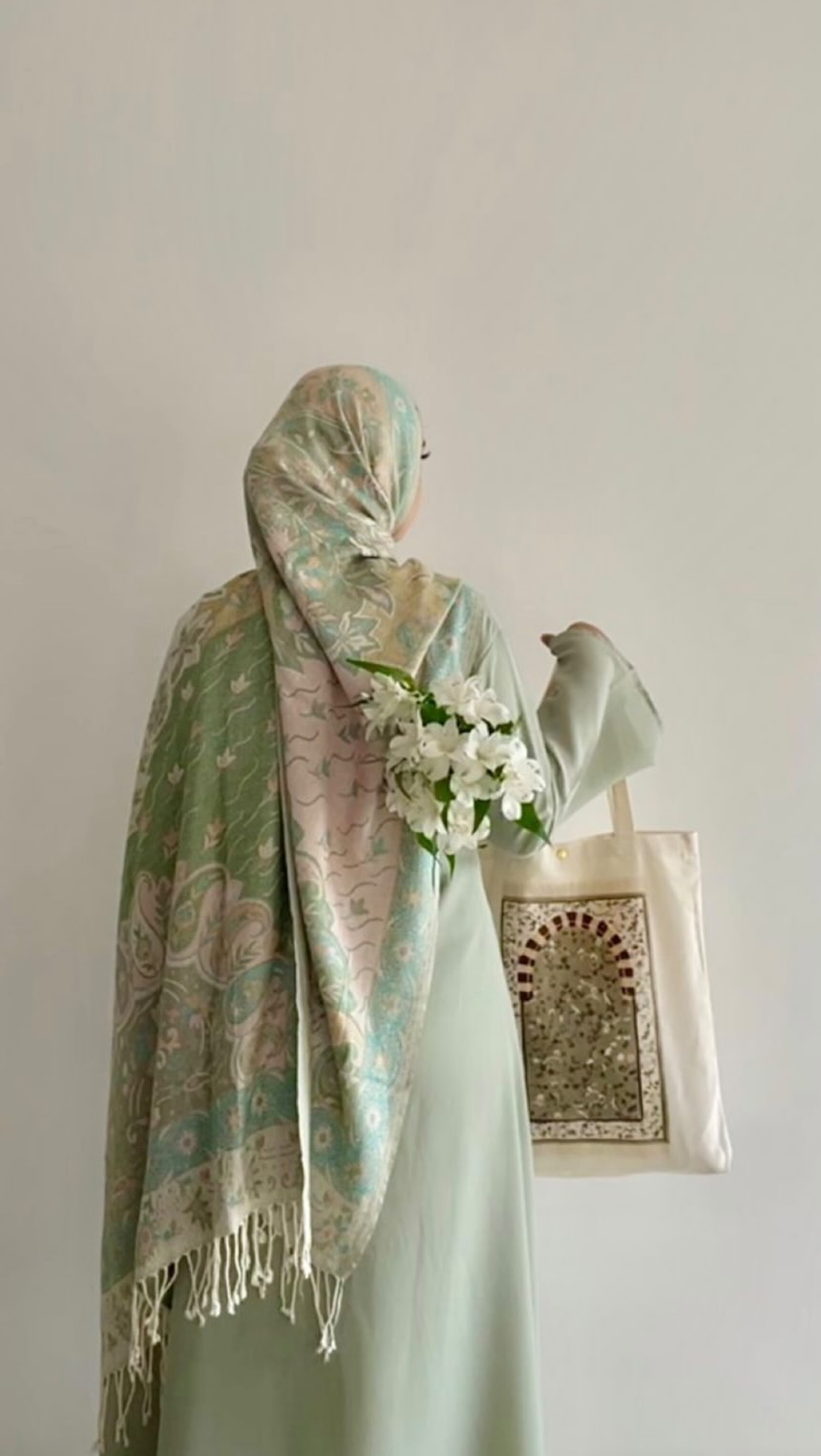 Instagram post by @profoodie___ for Trendyol. Caption reads: Follow and Comment Link 🔗 to get link in your DMs....