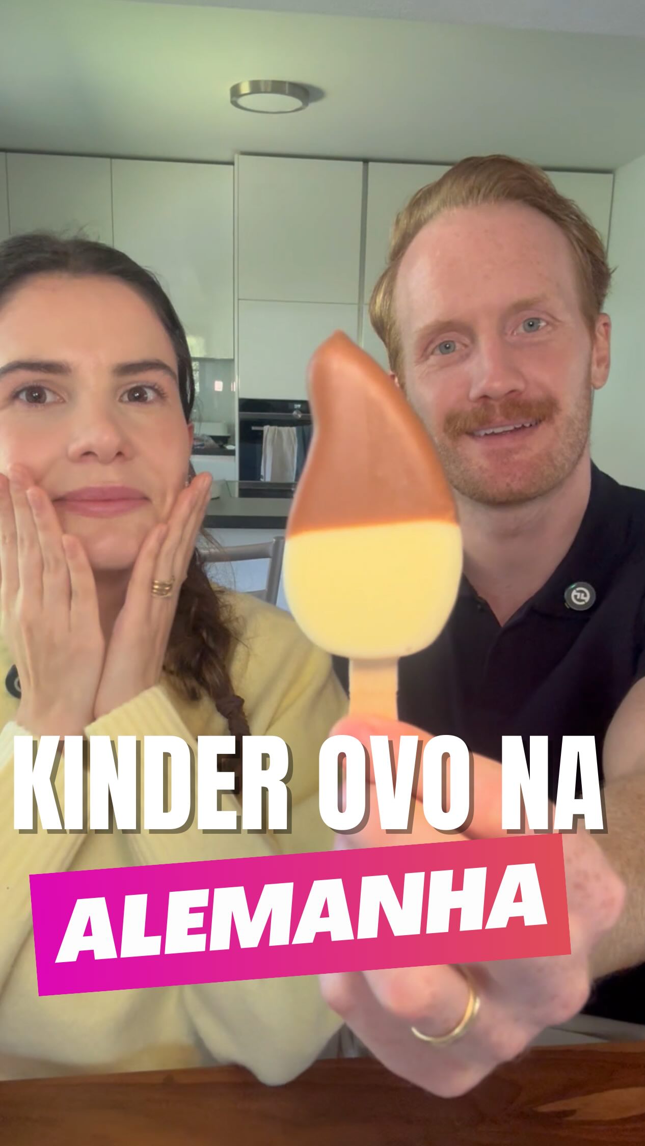 Instagram post by @juliaejulian for Kinder. Caption reads: eu amooo esses picolés! 
petição pro....