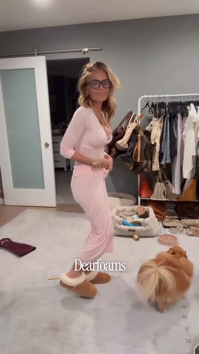 Instagram post by @shop.with.caroline for Dearfoams. Caption reads: What’s one item I wore with nearly every outfit?....