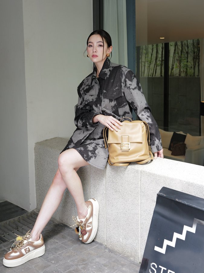 Instagram post by @bellacampen for Fendi. Caption reads: Classic form. Contemporary edge.
#Fendi @fendi 💛.