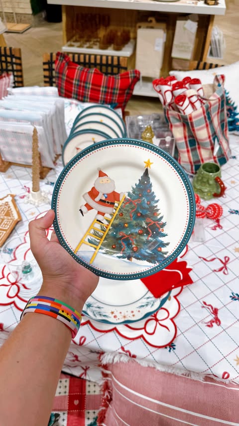 Instagram post by @marquiteto for Riachuelo. Caption reads: [...] 😍🎄🎅🏼

Tudo que eu amei de natal na....