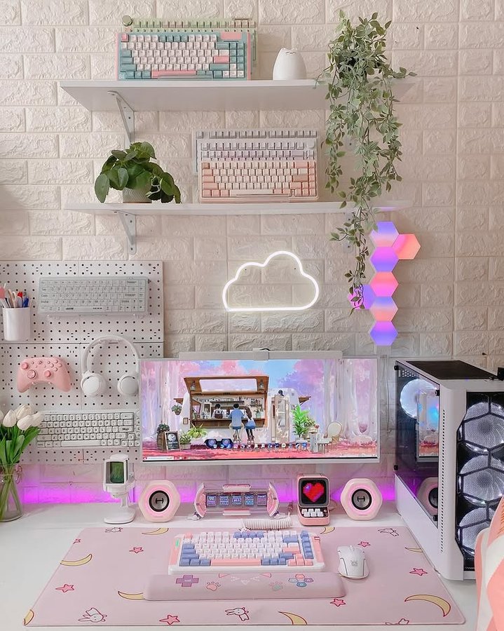 Instagram post by @e.aiefa for Mchose. Caption reads: [...] up my favorite details. 🥰💞 🍀 Keyboard....