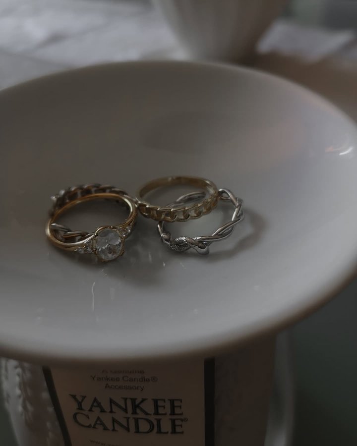 Instagram post by @erikaaturco for Kosinerjewelry. Caption reads: @kosinerjewelry✨

#ad.