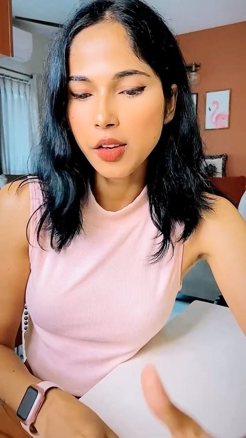 Instagram post by @fit.warrior.girl for Himalayan Organics. Caption reads: Have you tried the Himalayan Organics Vitamin C....