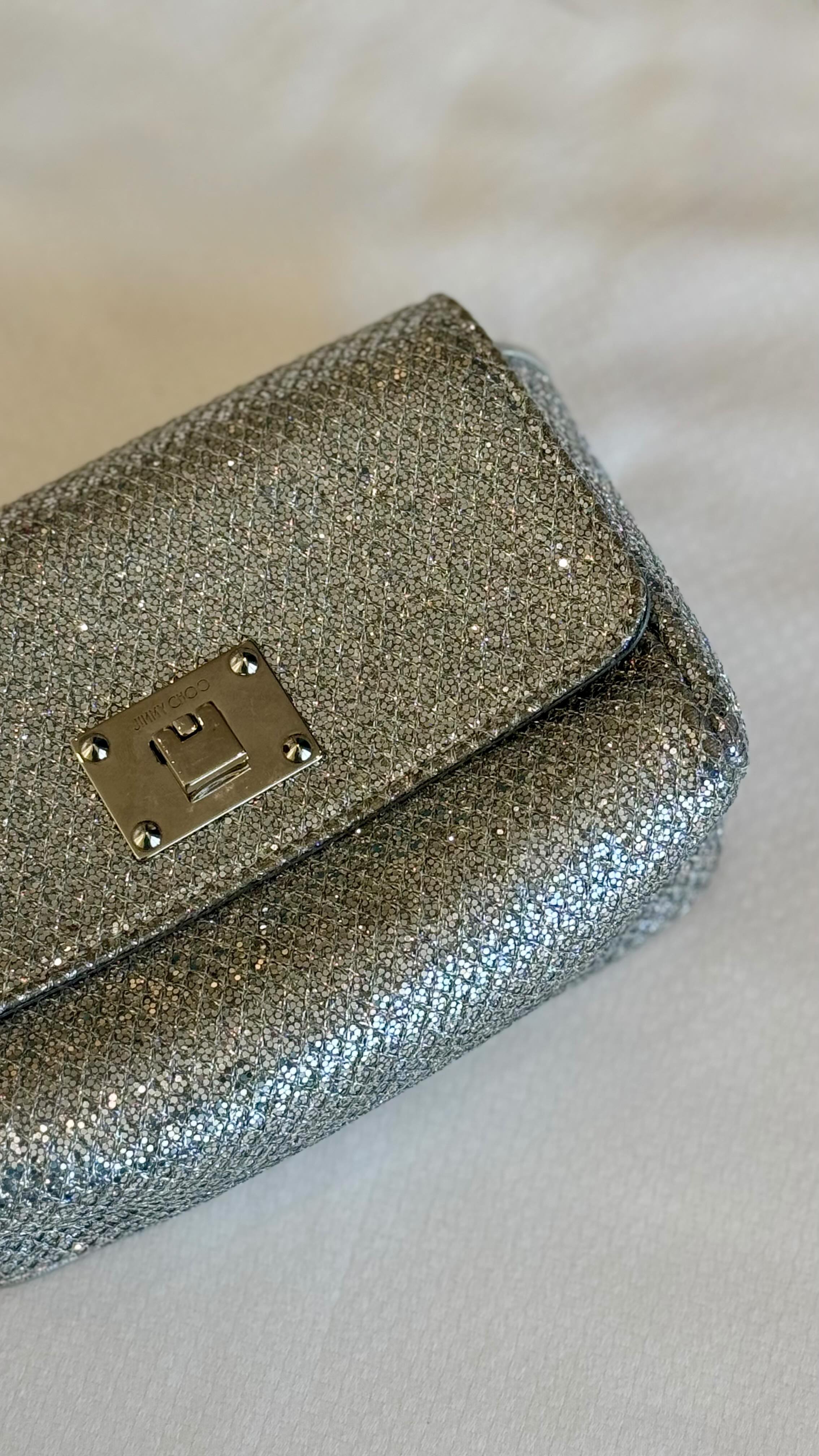 Instagram post by @vanessaziletti for CurrentBody. Caption reads: Amo questo look✨
Vi piace? 

Abito @luisaspagnoli....