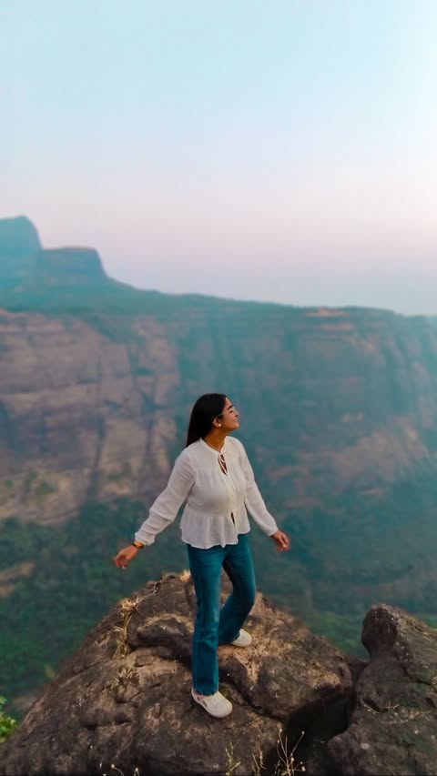 Instagram post by @snerus_saee for Croma. Caption reads: [...] details on the all-new VIVO X300 from....