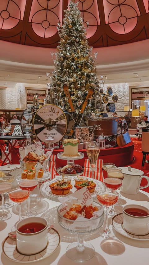 Instagram post by @izkiz for Four Seasons. Caption reads: [...] tea in London | London hotel | Four Seasons....