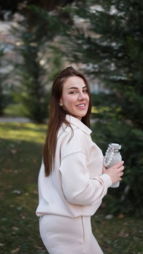 Instagram post by @dinnna________ for Pinspark. Caption reads: [...] to me? This gorgeous Apricot set from....