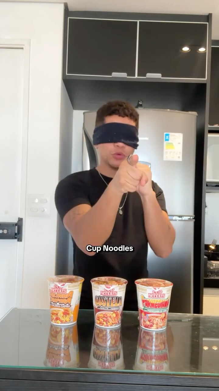 Instagram post by @ciclopin for Cup Noodles Brasil. Caption reads: Provando Cup Noodles às cegas!
Sempre bom ter um....