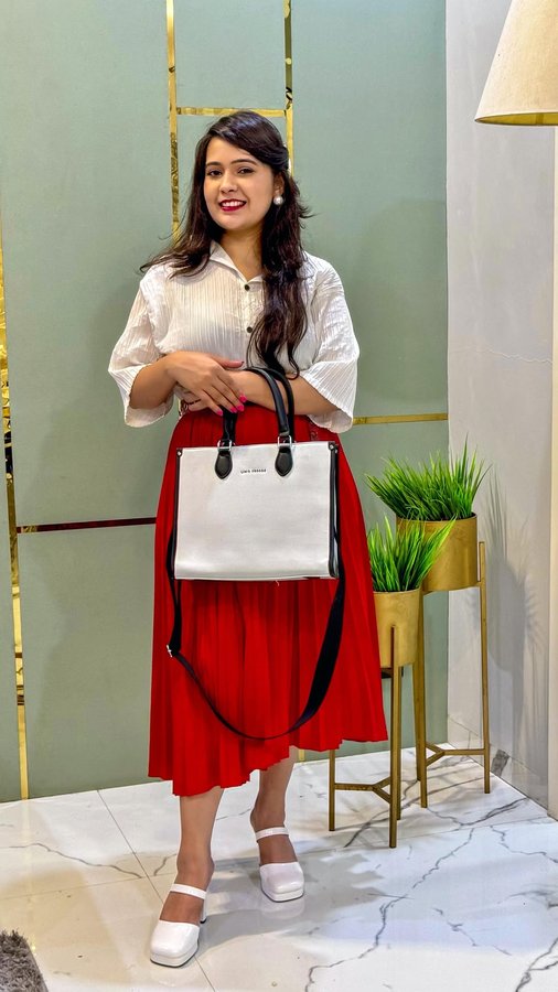 Instagram post by @thestreetstalkers for Lino Perros. Caption reads: [...] of style and sophistication with @linoperros....