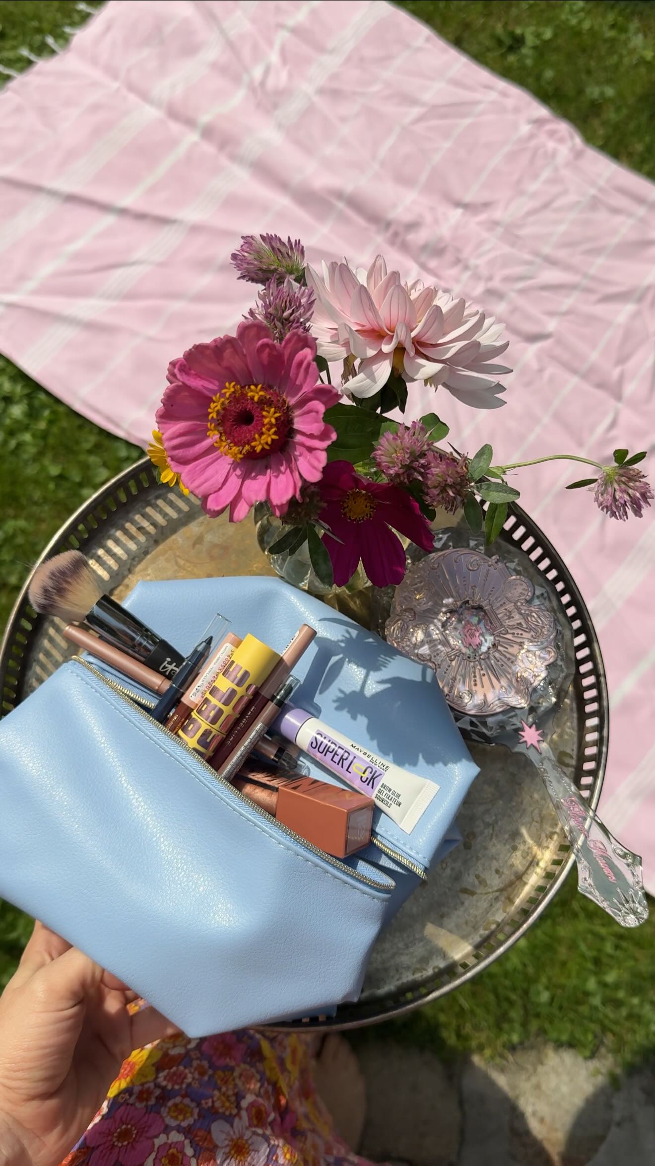 Instagram post by @sophiehearts_com for Maybelline New York. Caption reads: Anzeige | Ohne Stress im Sommer draußen Ready....