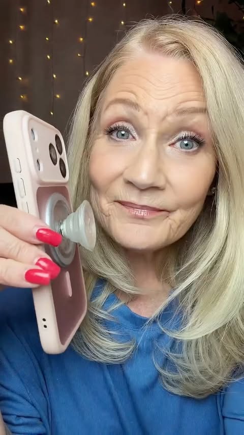 Instagram post by @kelliecreates_ for PopSockets. Caption reads: [...] the original just works. 🤷‍♀️📱@PopSockets....