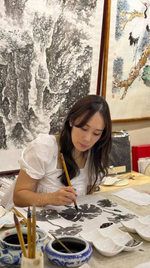 Instagram post by @victoriacheng for Microsoft. Caption reads: [...] pick your power move.

Add Microsoft 365 for....