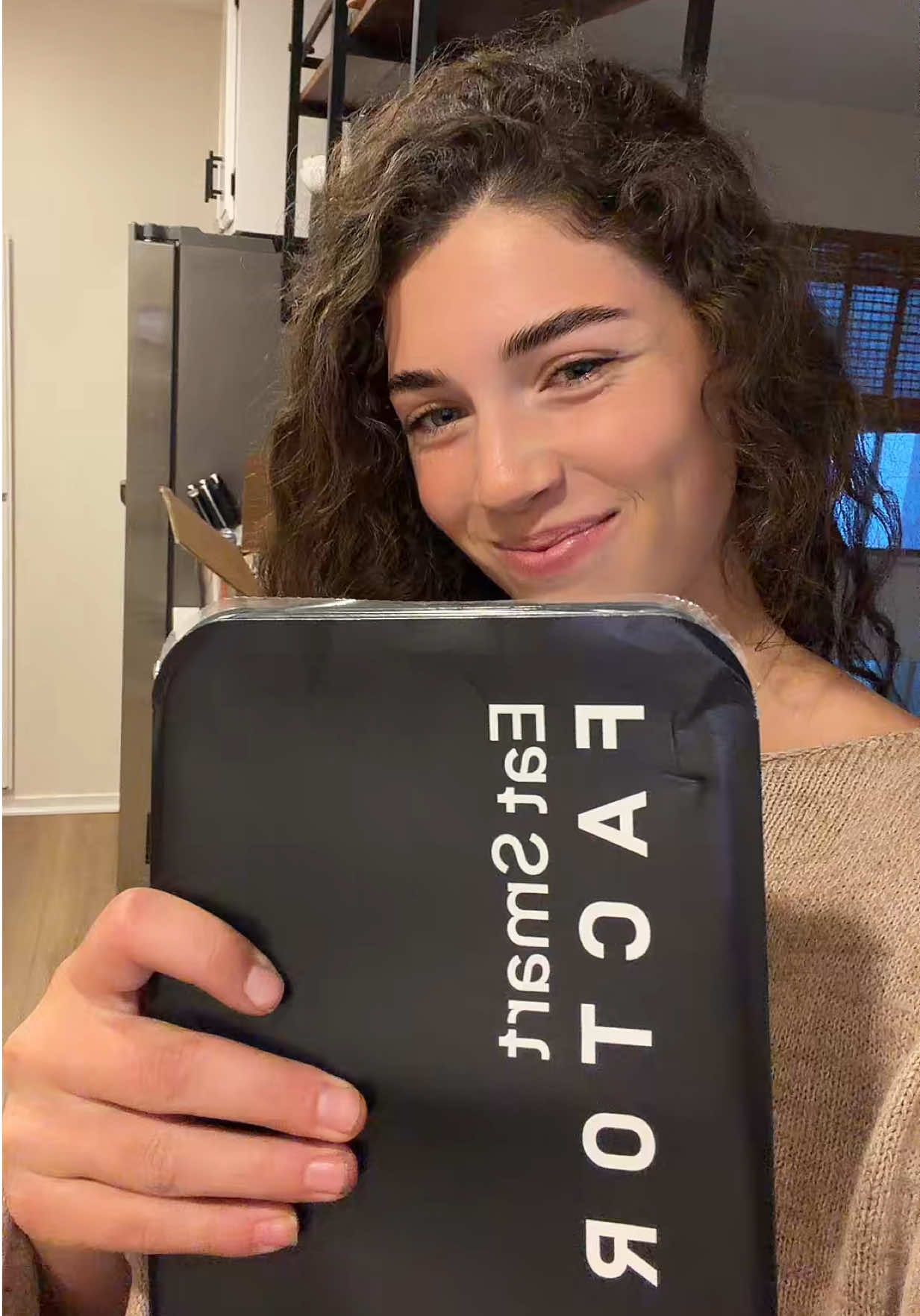 TikTok post by @saskiakaterinaherd for Factor_. Caption reads: [...] I get “home cooked” meals daily with....