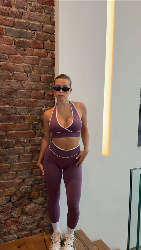 Instagram post by @leabreuerr for OACE. Caption reads: anzeige IT IS!!🤌🏼😮‍💨 fit‘s by @oace_sports |....