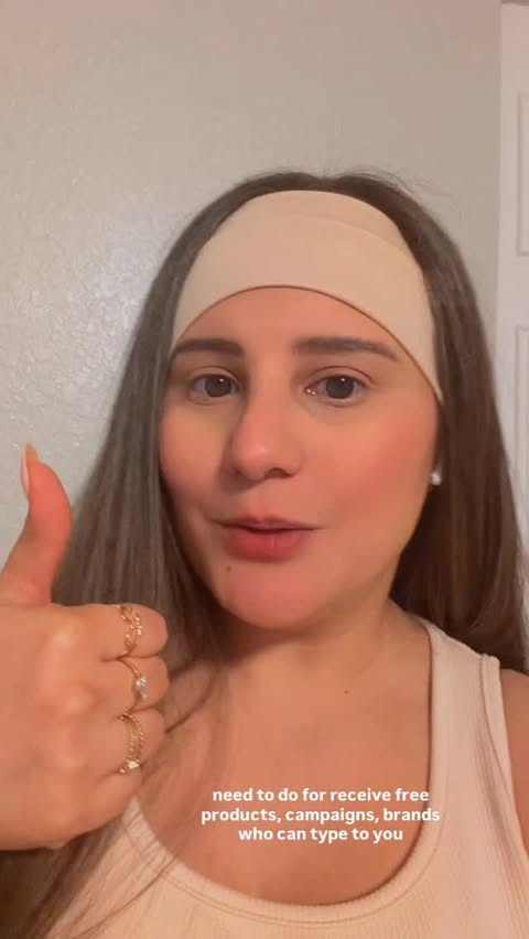 Instagram post by @saraicrespo for Stack Influence. Caption reads: [...] basic and easy download the app…....