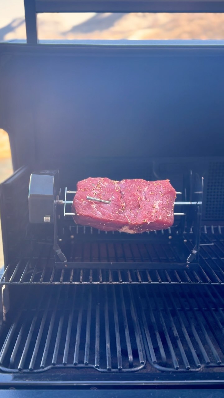 Instagram post by @svenddiesel for Dalstrong. Caption reads: St Patrick’s day Corn Beef cook on the RotoQ360.....