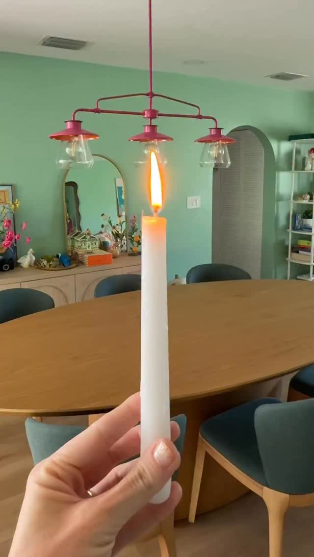 Instagram post by @luciamallea for SUREBONDER. Caption reads: [...] things: friends, paper, and your @surebonder....