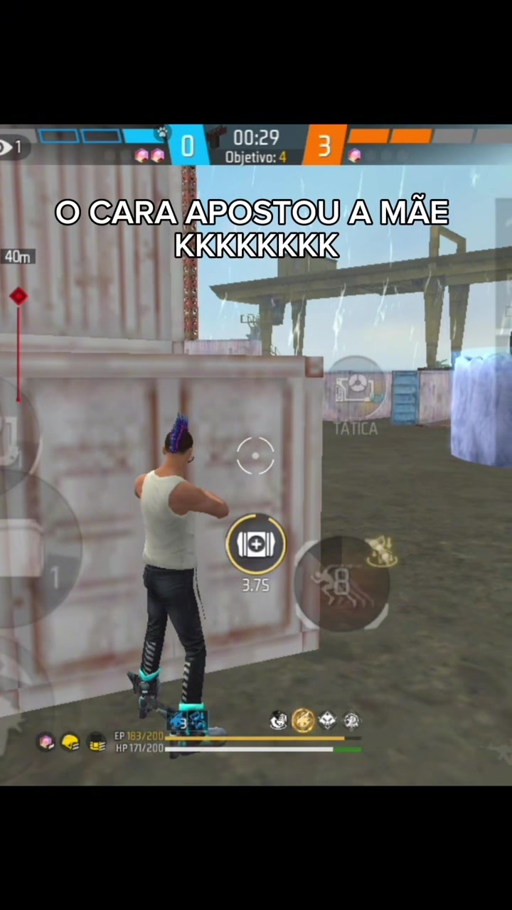 TikTok post by @novin07_ for Garena Free Fire IT. Caption reads: Deu ruim pro aleatório 🤣🤣 #FFGIP....