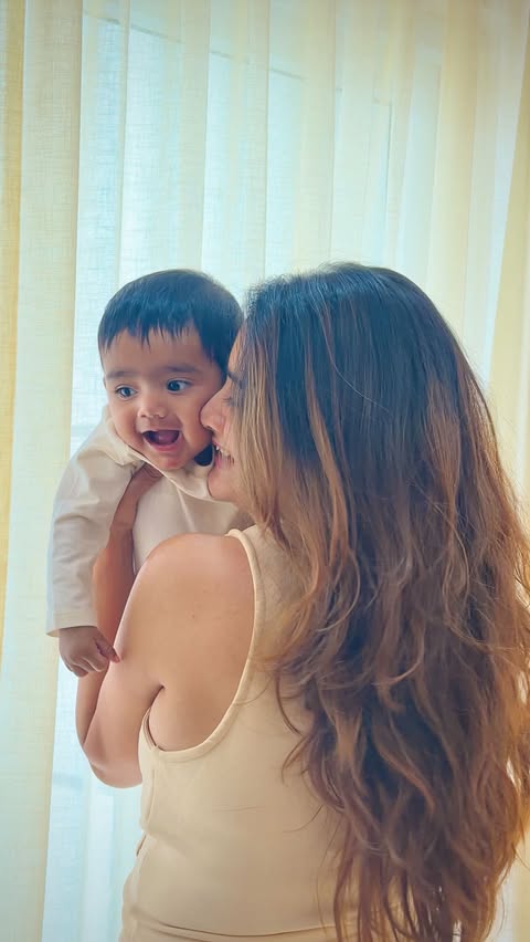 Instagram post by @bong_n_speksy for Himalaya Babycare. Caption reads: [...] tested ✔️ Paeditrcian Evaluated....