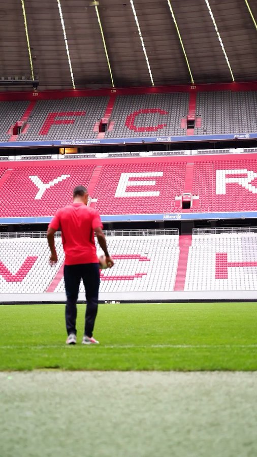 Instagram post by @thiago6 for Allianz. Caption reads: The passion, that unites us... ⚽️ #Allianz.