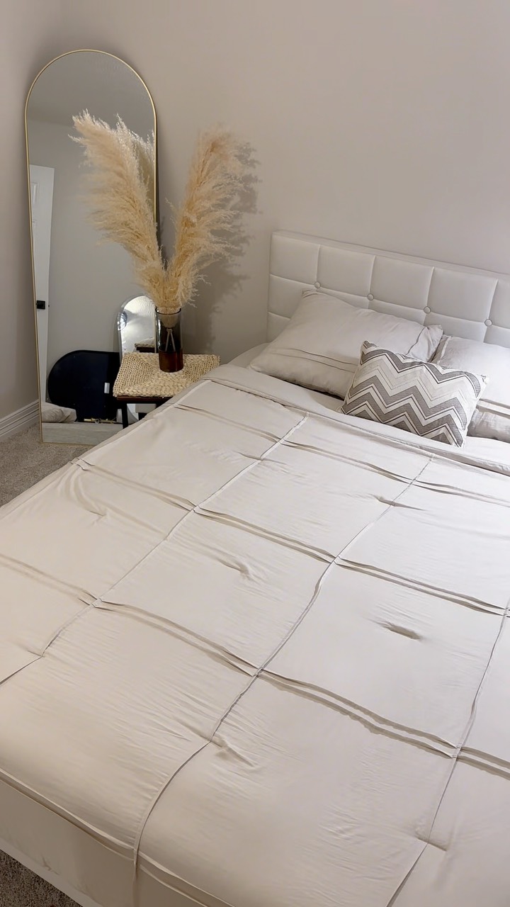 Instagram post by @prayla_arken for Yaheetech. Caption reads: @yaheetech_official where luxury meets comfort....