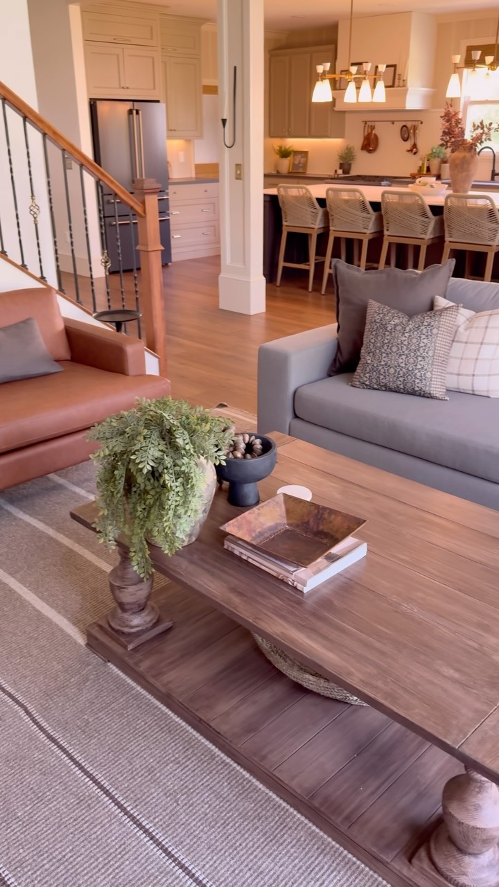 Instagram post by @barcbybrettandali for Albany Park. Caption reads: There are no words!!! 🤯😍🙌🏽

These pieces from....