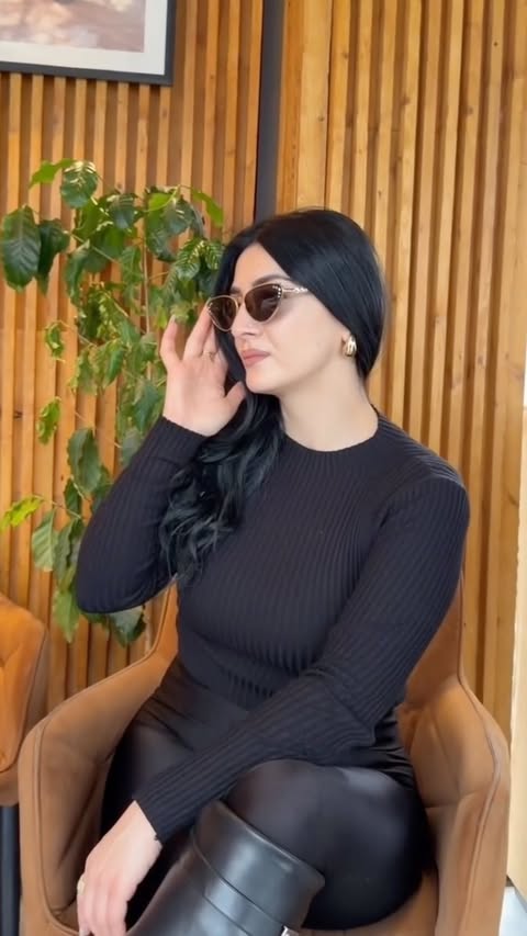 Instagram post by @anaa.anna1 for SOJOS VISION. Caption reads: [...] my code ANATODUA to get a discount✨✨....