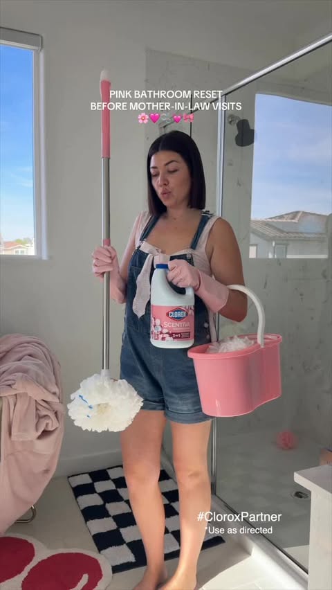Instagram post by @sunkissed.mama for Clorox. Caption reads: #CloroxPartner "NOTHING MOTIVATES ME MORE" [...].