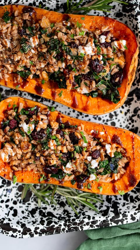 Instagram post by @dietitiandebbie for SIMPLi. Caption reads: [...] and this recipe is packed with them.....