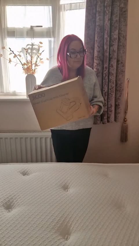 Instagram post by @cuppawithkara for JIGOO. Caption reads: [...] mattress 😂
Treated my mattress to the JIGOO....