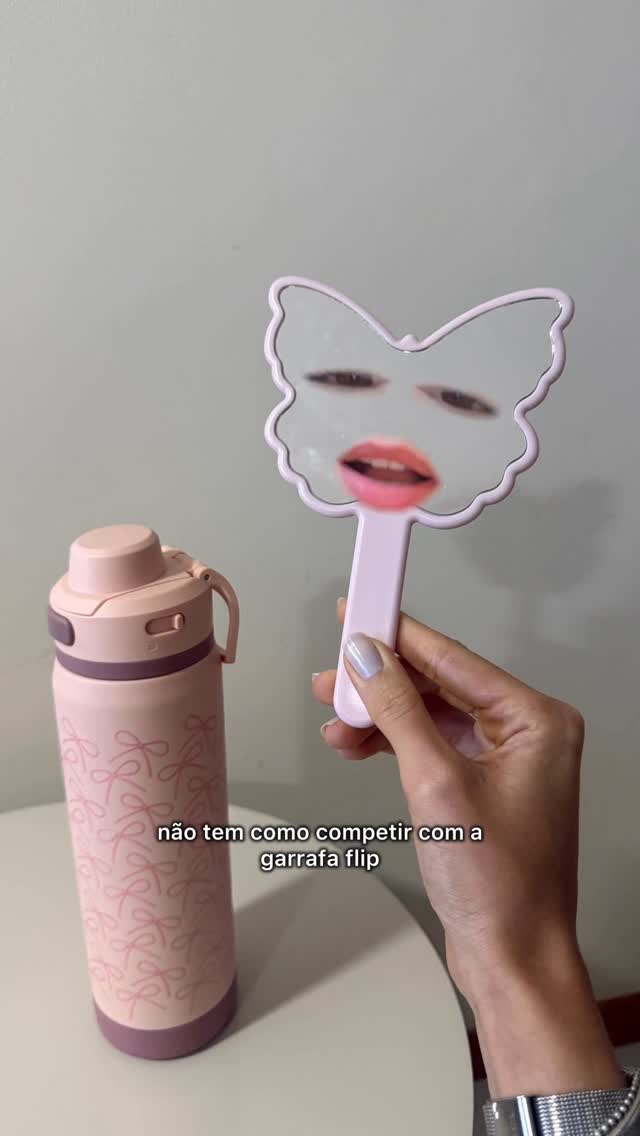 Instagram post by @juliaalcoforado for Gocase. Caption reads: espelho, espelho meu… 🪞

a mais mais é elaaaa!....