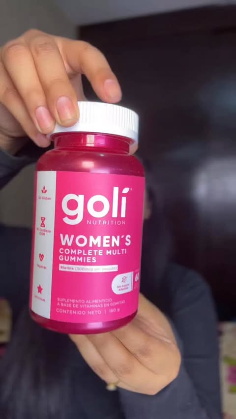Instagram post by @shecid_castillo for Goli Nutrition. Caption reads: [...] gomitas virales para mujerts 🙂‍↔️💗....