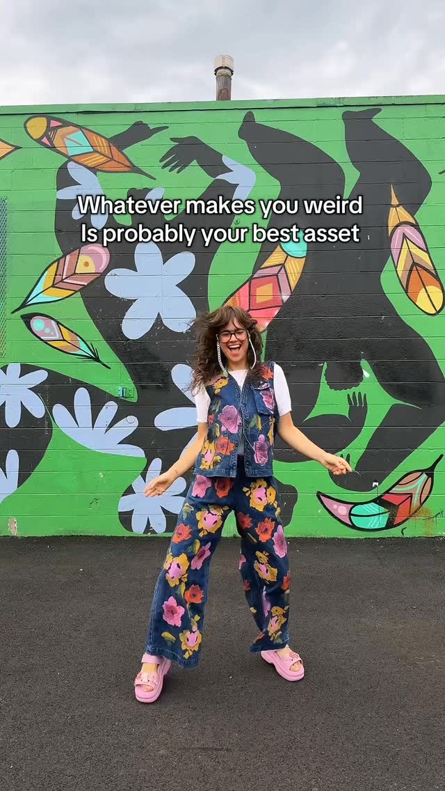 Instagram post by @chelseagettingdressed for Warby Parker. Caption reads: Turns out personal freedom looks like floral....