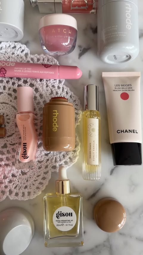 Instagram post by @moodpourtoi for Gisou. Caption reads: [...] have essentials to lift the mood: @rhode....