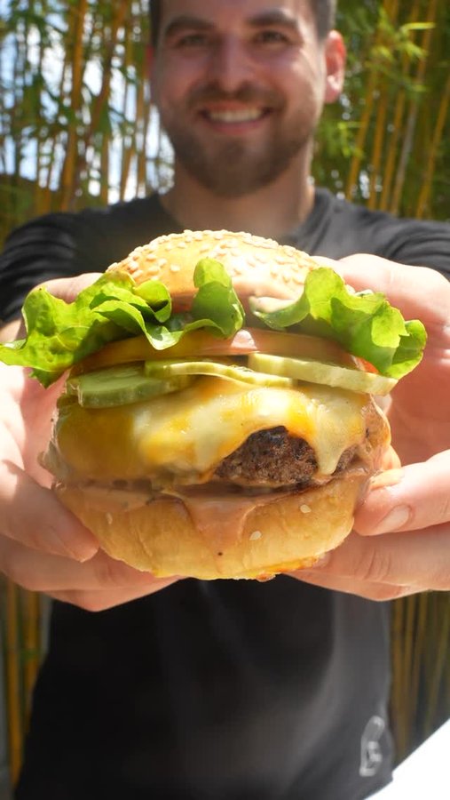 Instagram post by @upbeat_eats_ for Sargento. Caption reads: #SargentoPartner It’s BBQ Season! What better way....