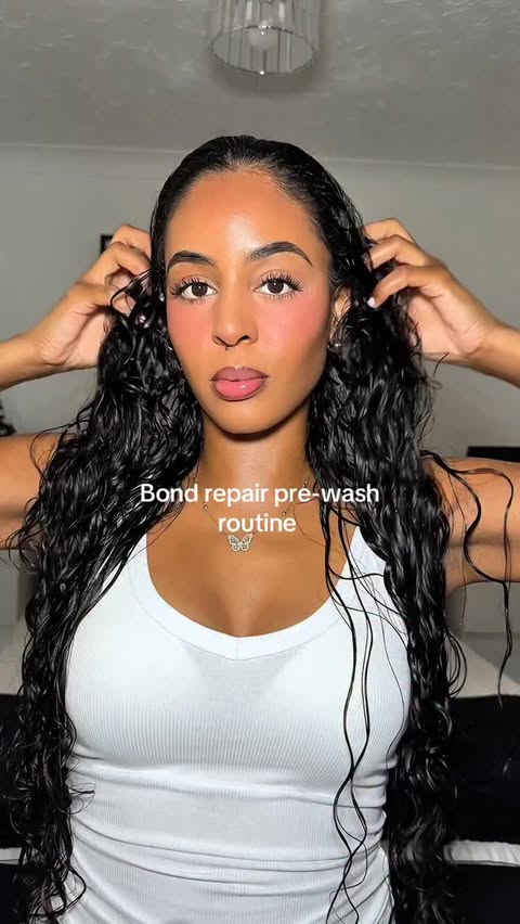 Instagram post by @__claudiasilvaaa for CURLSMITH. Caption reads: [...] my curls dedicated to my daughter with....