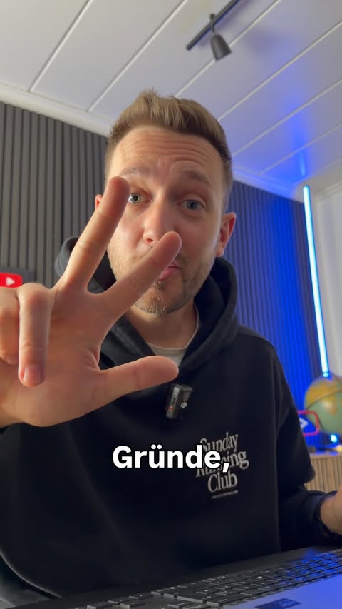 Instagram post by @marcmachtsmoeglich for CarVertical. Caption reads: [...] euer Lieblingsklassiker? 🧐 Anzeige....