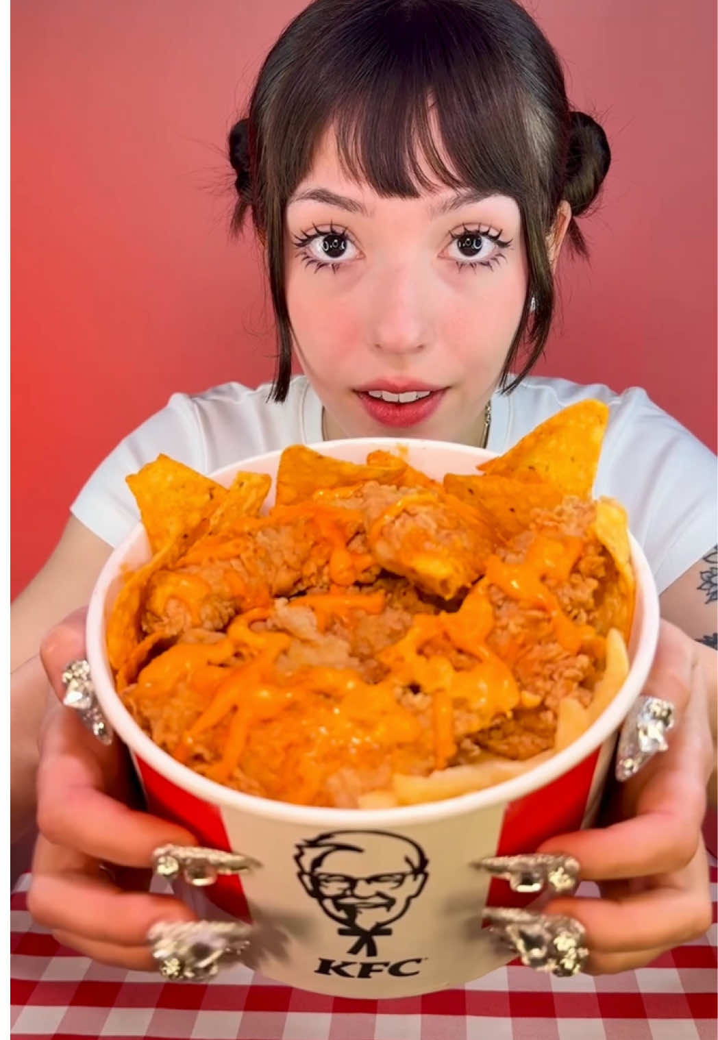 TikTok post by @anadrimi for Doritos. Caption reads: Sabe aquela crocância do frango KFC? Agora imagina....