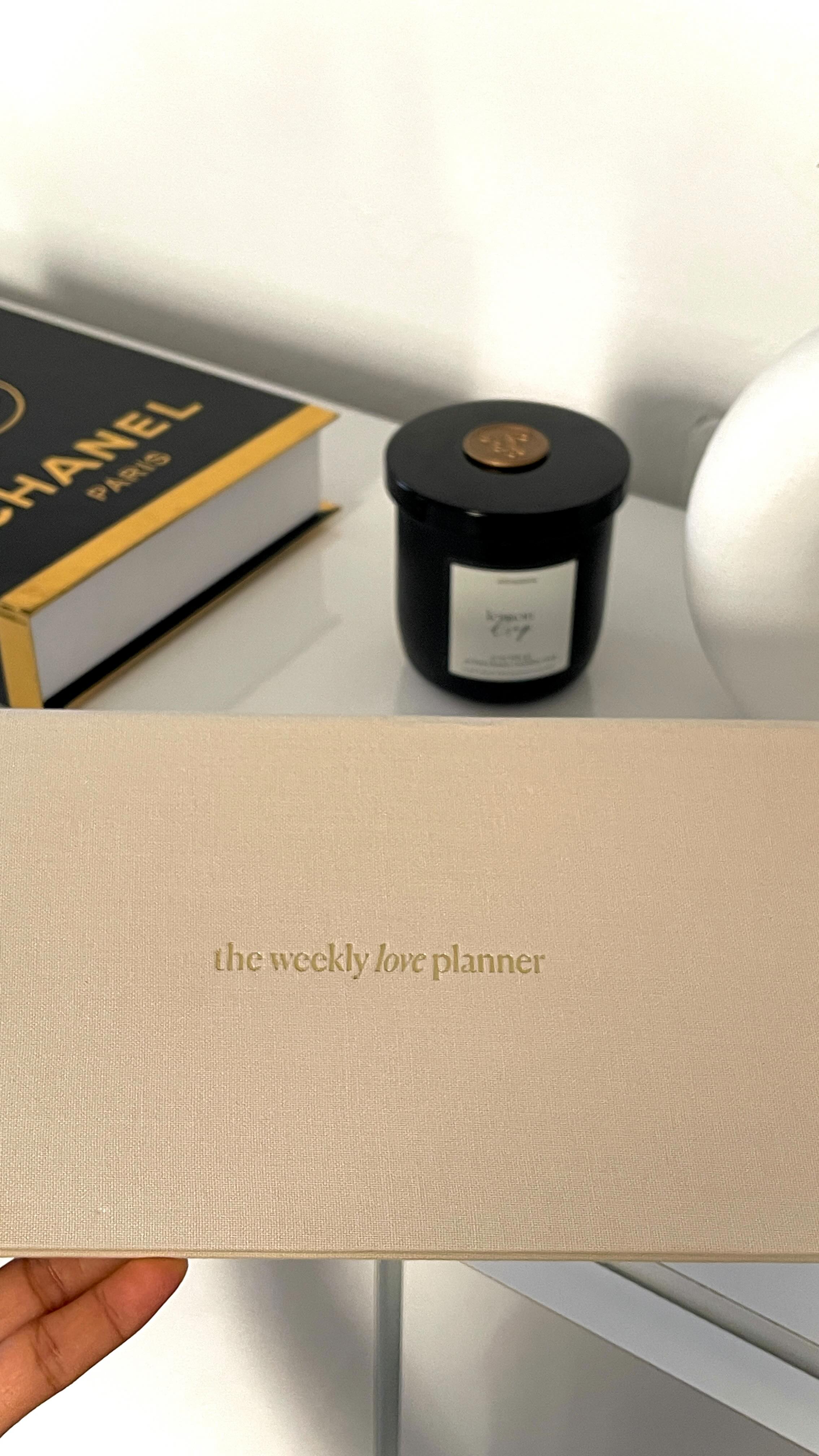 Instagram post by @kindaareum for Intelligent Change. Caption reads: [...] love planner : available at....