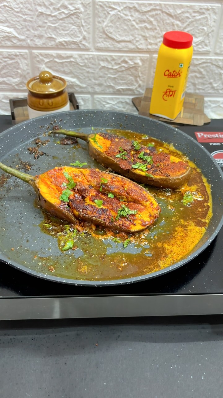 Instagram post by @easycookingwithkavita for Catch Foods. Caption reads: [...] @catch_foods hing.

#lehsunibaingan....