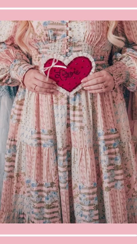 Instagram post by @lizzieinlace for JessaKae. Caption reads: [...] Roses are red, violets are blue… the....