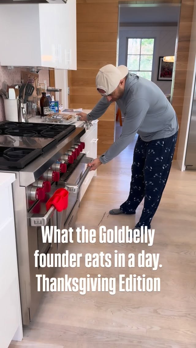 Instagram post by @joesbelly for Goldbelly. Caption reads: @joesbelly vs @goldbelly on Thanksgiving.

☕️....