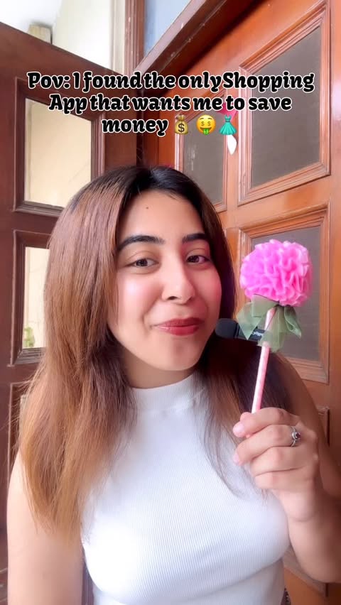 Instagram post by @atishyaaroraaa for Shopsy Selects. Caption reads: Comment below for the link! #ShopsyLoot . . . ..