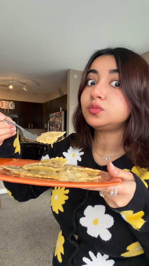 Instagram post by @glamliciouss for Kroger. Caption reads: [...] garlic cubes at your nearest....