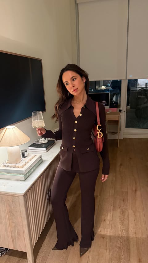 Instagram post by @victoriacasalino for Conair. Caption reads: [...] blowouts made easy with the new @conair....